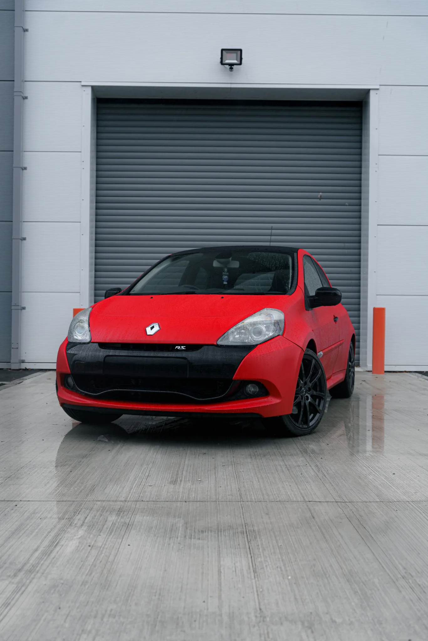 Featured Renault Clio RS200 Raider Edition 1 OF 11