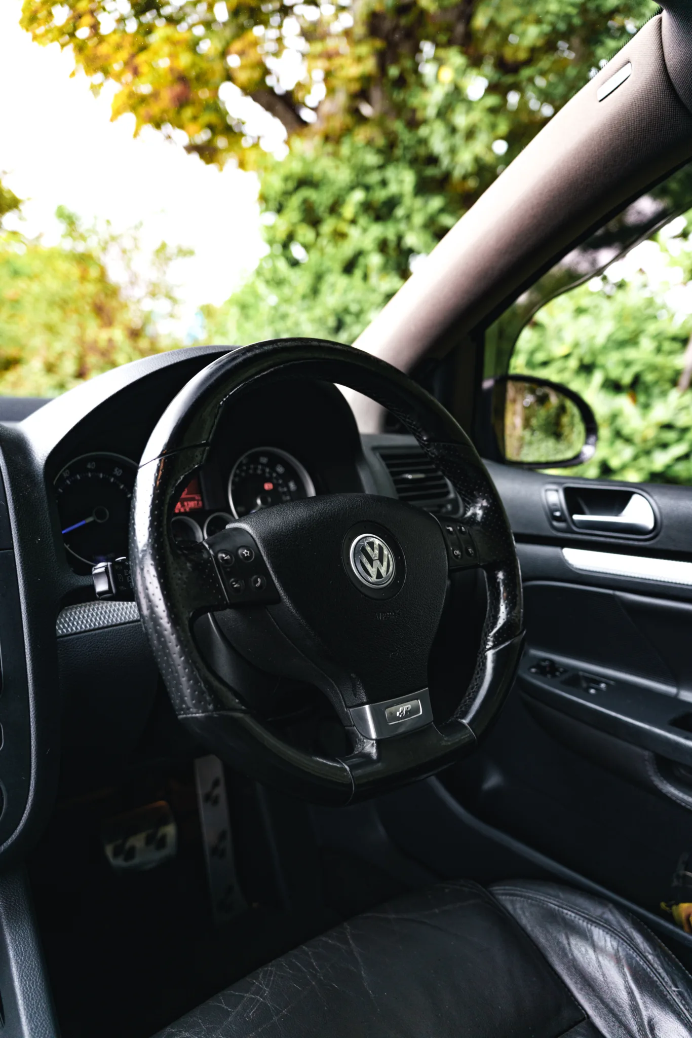 WIN THIS 3.2L VW GOLF R32 DSG - Image 11