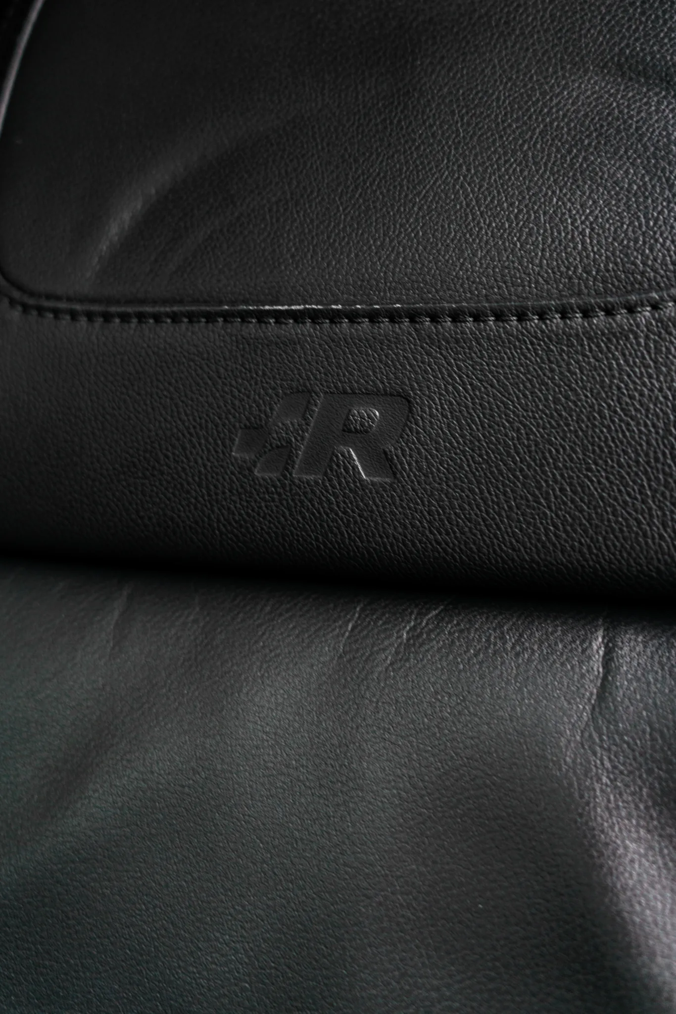 WIN THIS 3.2L VW GOLF R32 DSG - Image 5