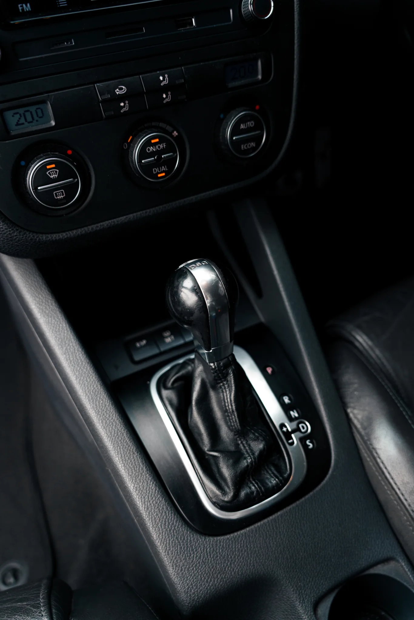 WIN THIS 3.2L VW GOLF R32 DSG - Image 4